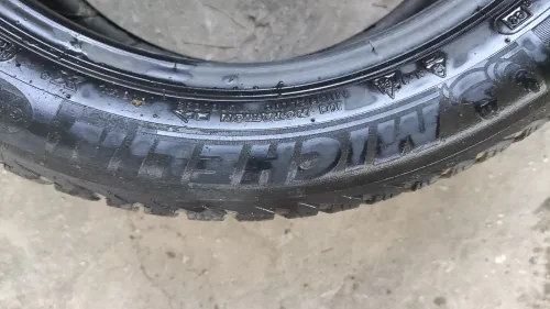 Pneus 225/50 R17 Michelin et Continental bonne état caba Europe