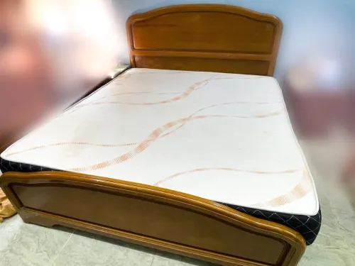 Lit en bois massif solide et durable king size + matelas