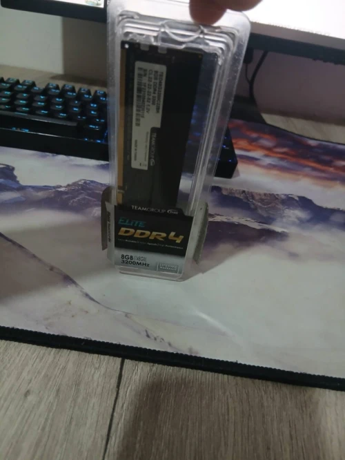 ram team group 8GB DDR4 3200mhz