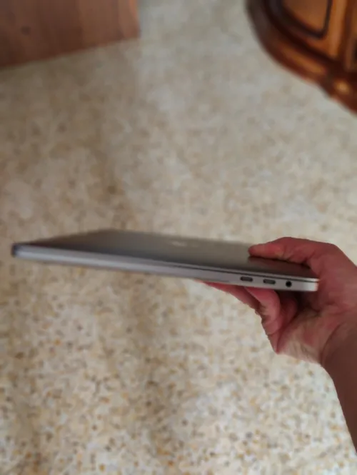 Macbook pro 2019 Touchbar 16GB RAM 512 SSD