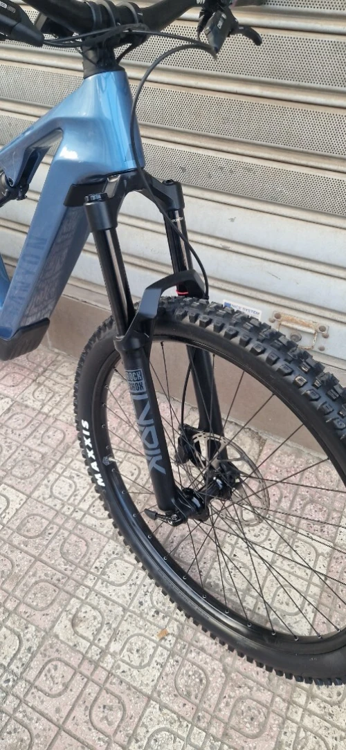Vèlo electrique canyon spectral 2025 carbon