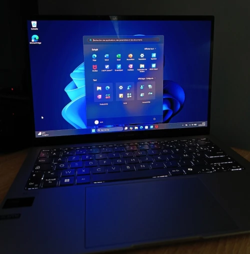 ASUS Zenbook S13 OLED  Ultra fin 1cm légér 1kg  16GB Ram 1TB SSD