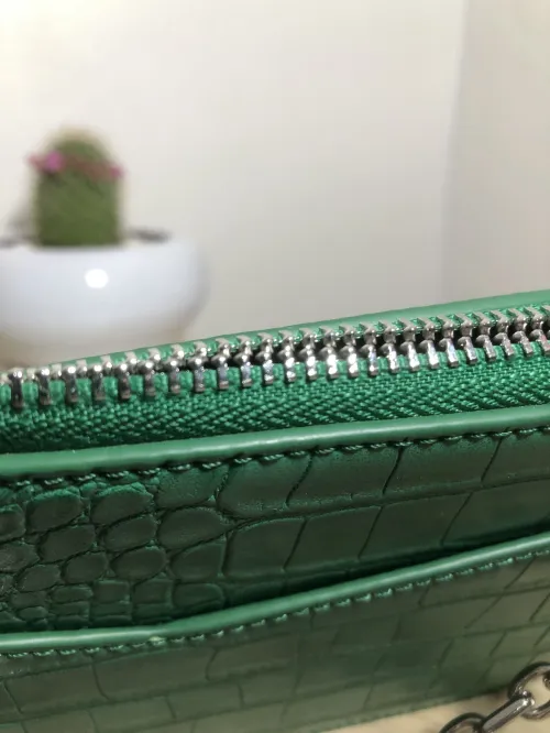 Sac Bandoulière mango Vert Effet Croco & Chaîne Argentée