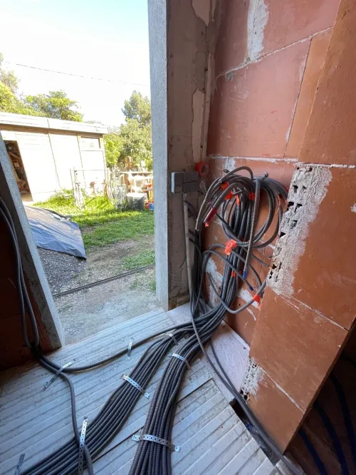 Électricien / électricité Travaille au standard européens