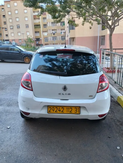 Renault Clio 3 2012 night & day