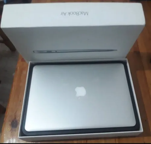 MACBOOK 
