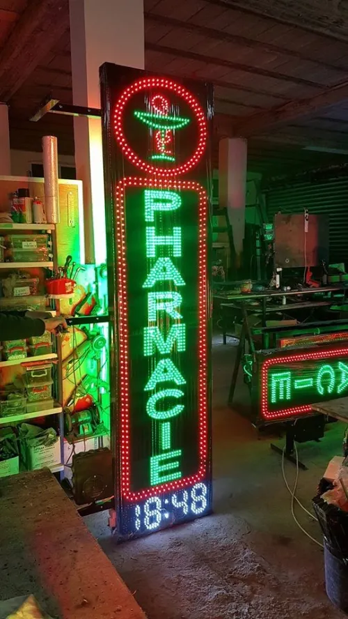 panneaux publicitaires PHARMACIE enseignes LED