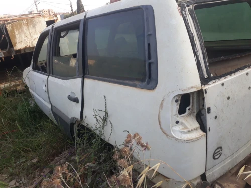 Nissan. Terano 2 pièces