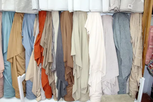 Ameublement, rideaux et le linge de maison