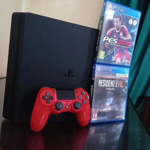 Ps4 slim trés bon état