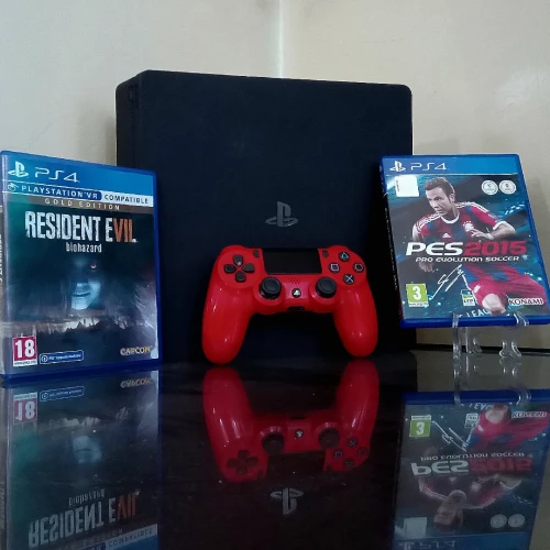 Ps4 slim trés bon état