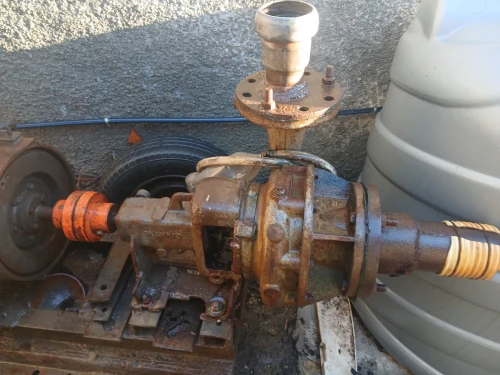 Moteur VM 2 cylindres avec pompe
