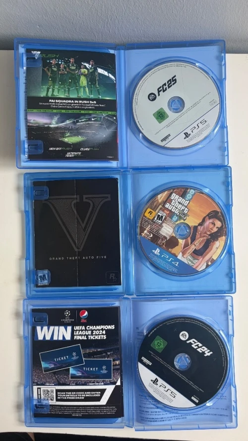 PACK PS5 STANDARD+2 MANETTES+GTA 5+FC25+FC24