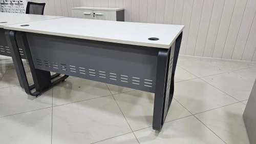 BUREAU OPERATEUR / 120 / 140 /160 PIETEMTNT METAL OU BOIS
