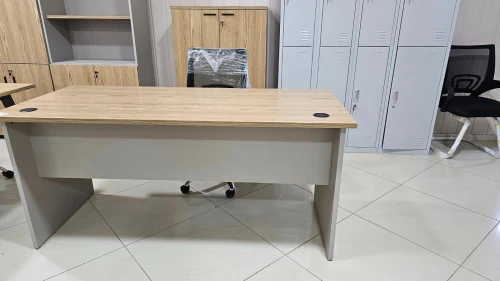 BUREAU OPERATEUR / 120 / 140 /160 PIETEMTNT METAL OU BOIS