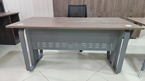 BUREAU OPERATEUR / 120 / 140 /160 PIETEMTNT METAL OU BOIS