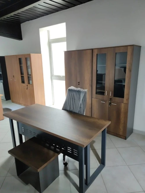 Armoire pour bureau vitrée où bois 