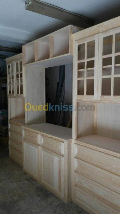 Fabrication, réparation et rénovation des meubles.