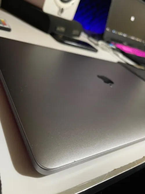 MacBook Pro 2017 15 inch touchbar ( battery service) & souris Magic Mouse 2