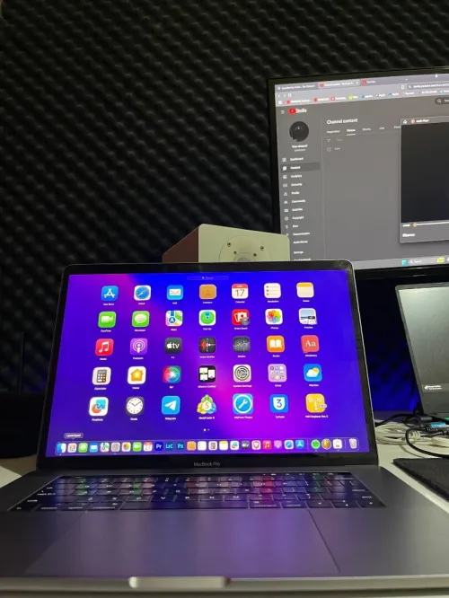 MacBook Pro 2017 15 inch touchbar ( battery service) & souris Magic Mouse 2