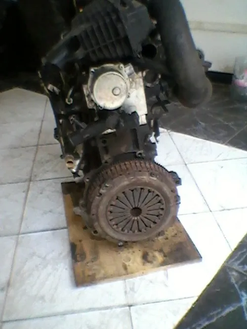 moteur 1.5 dci 65 cv  complet ou en pieces detaches .