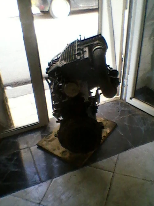 moteur 1.5 dci 65 cv  complet ou en pieces detaches .
