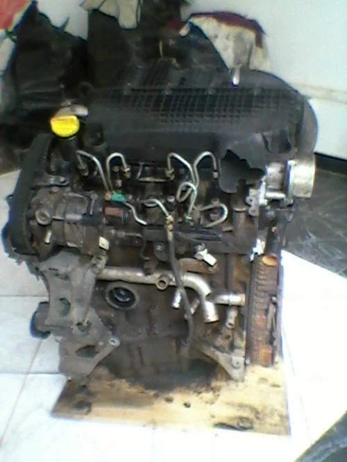 moteur 1.5 dci 65 cv  complet ou en pieces detaches .