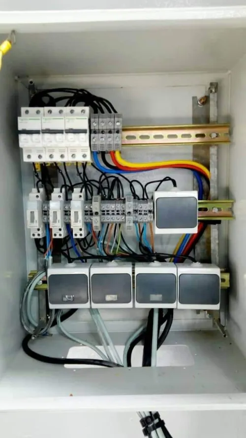 Service  professionnel en électricité bâtiment et industriel