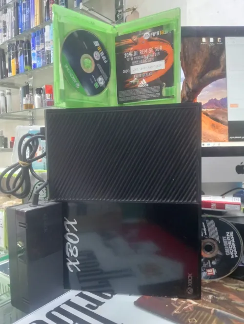 Xbox One Sans Manette + 2CD COD AW + FIFA 2018