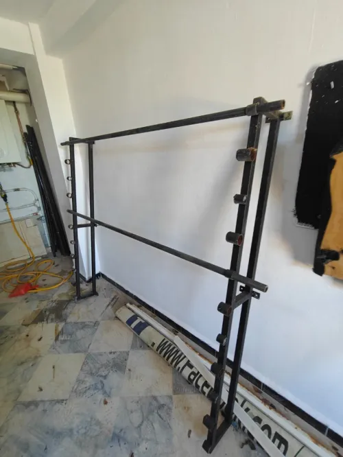 Support métallique Pour rouleau de tissus autocollant ou autre 