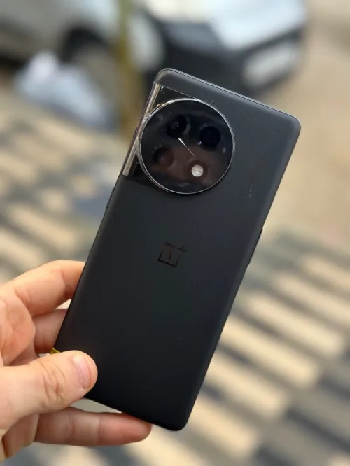 One plus One plus 11r. (Ace2)