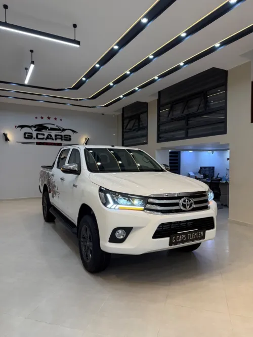 Toyota HILUX 2025 DLX /4*4