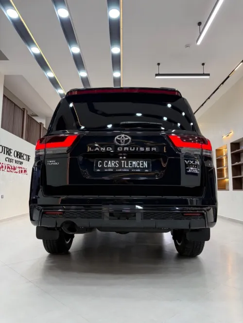 Toyota Land Cruiser  2025 VX-R / LC 300 FULL OPTION