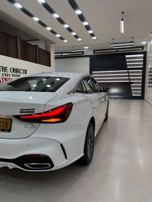MG 5 180 DVVT 2025 FULL OPTION