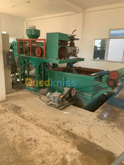 Machine grillage avertisseurs ألة صنع الحواجز
