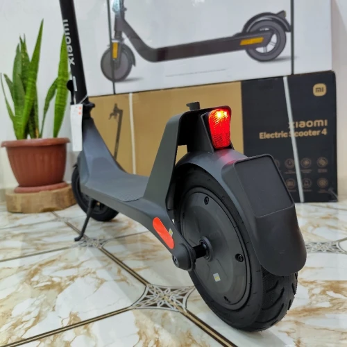 Trottinette Électrique Trotinette Xiaomi 4 Lite 2eme Génération i Jamais Utilisé!