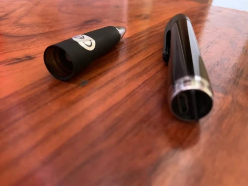 stylo discret