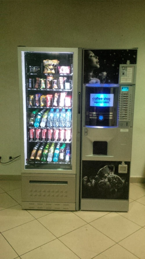 Distributeur automatique   موزع آلي