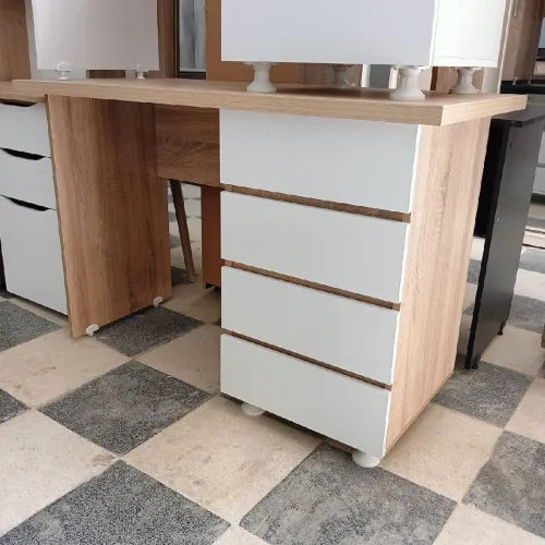 Bureau modèle IKEA
