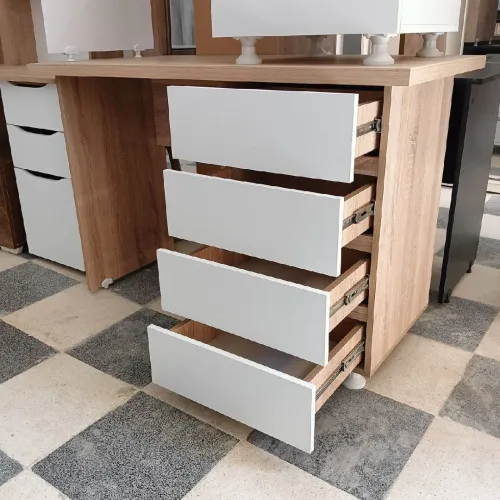 Bureau modèle IKEA