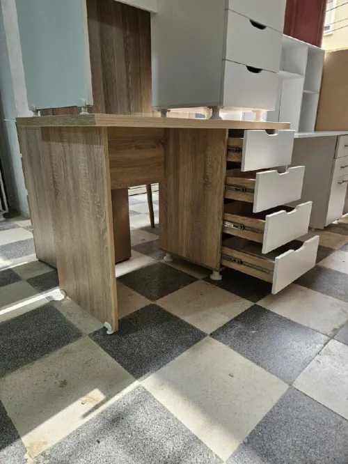 Bureau modèle IKEA