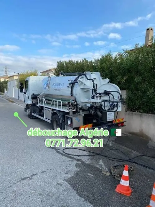 Camion débouchage canalisation vidange fosse septique 