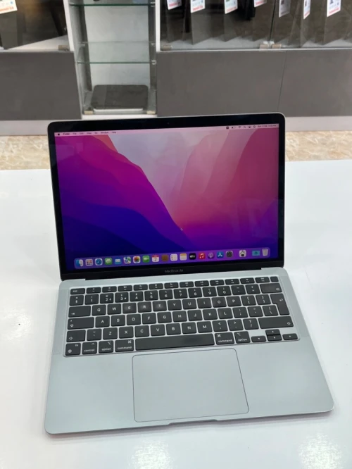 LAPTOP APPEL MACBOOK 2020 AIR RETINA M1 8GB RAM 256G SSD 13.3" 