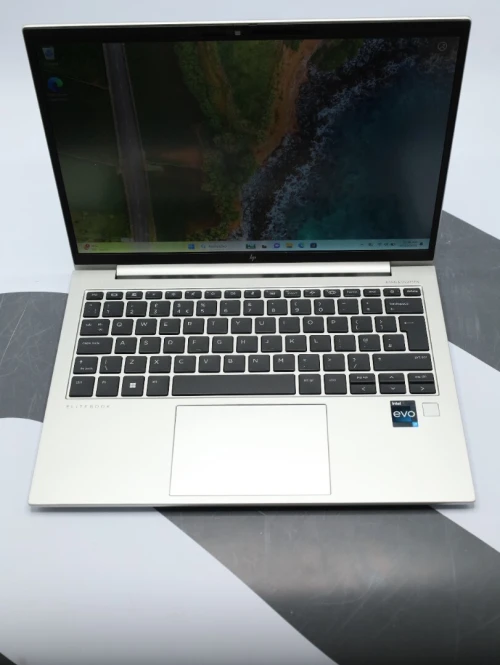 LAPTOP Hp ELITEBOOK 830 G10 , I7-1355U , 32GB 512GB SSD , 13.3" FHD