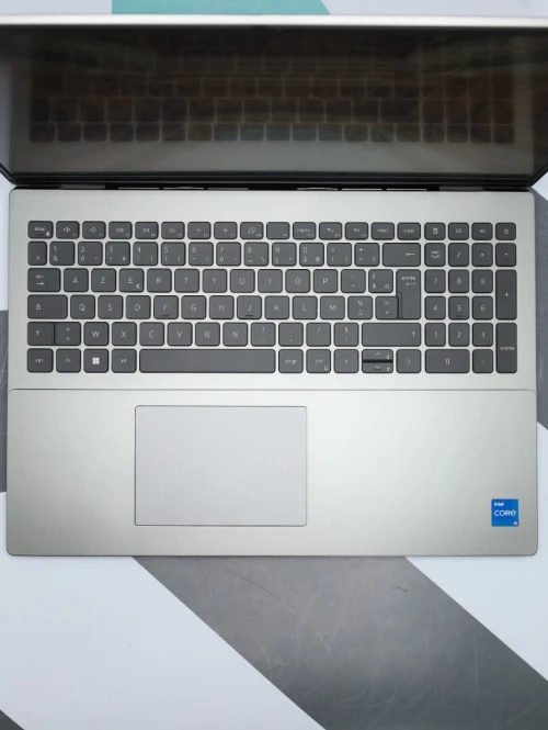 LAPTOP DELL VOSTRO 5620 , I5-1240U , 8GB  256GB , 16"