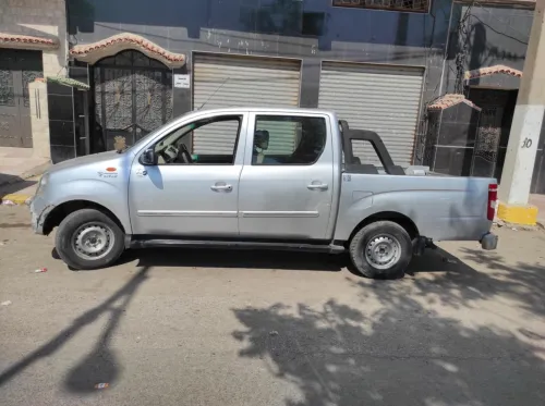 Mahindra Genio 2012 DC Luxe