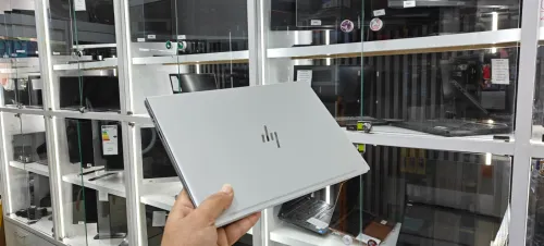 HP EliteBook 630 G10 Intel Core i7 i7-1355U 13.3 Full HD 16 Go 512 Go SSD Win 11 Pro