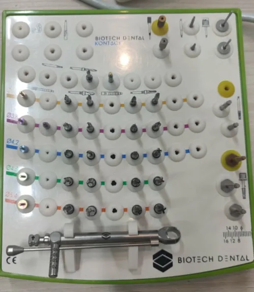 Trousse implantologie BIOTECH DENTAL KONTAKT pour dentistes