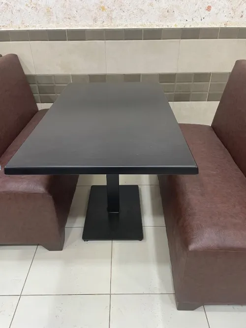 Tables avec fauteuil 