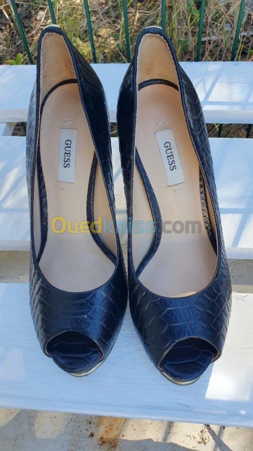 Talon cuir GUESS pointure 35
